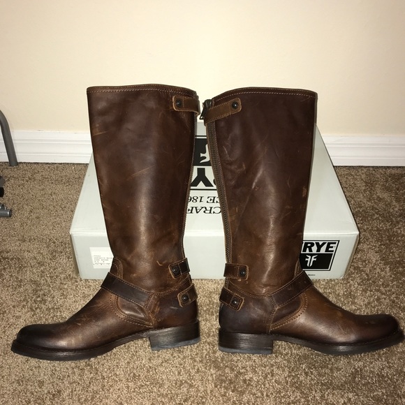 Frye Veronica Back ZIP Boot - Picture 5 of 8